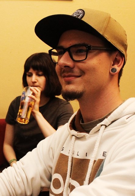 Robin, 21: "Ich gehe seit sieben Jahren "zum Luis", wurde das erste Mal vom Cousin mitgenommen. Der Luis ist familiäre Tradition: schon Vater und Opa haben hier gefeiert. Ich wünsche den Leuten vom Luis alles Gute!" | Foto: Samira Frauwallner