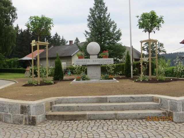 Kriegerdenkmal nach Neugestaltung