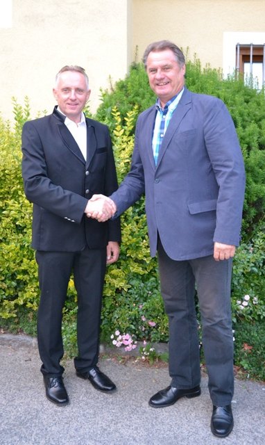 Landesfeuerwehrkommandant Josef Meschik gratuliert Bezirksfeuerwehrkommandant Egon Kaiser zum 60. Geburtstag (v.r.) | Foto: KK