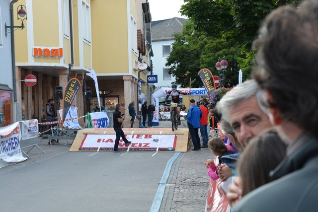 In der Bismarckgasse wurde ab 18:30 Uhr gestartet.