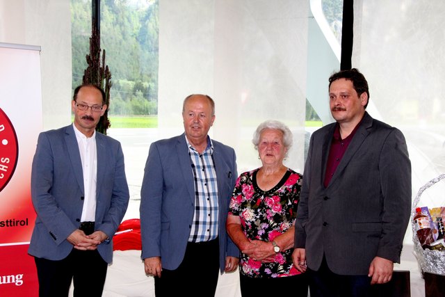 Mit 87 Jahren war Frau Emma Hollaus (Bezirk Landeck) die älteste Teilnehmerin und mit 89 Jahren Herr Eugen Dilitz (Bezirk Innsbruck Stadt), nicht im Bild, der älteste Teilnehmer
