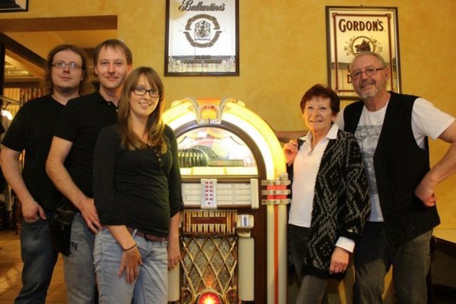 Das Team im "Luis": Hannes Loder, Luis Loder Junior, Jana Bauer, Klara Loder, Luis Loder Senior. | Foto: Andreas P. Tauser