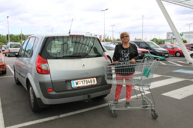 Erika Fritsch ärgert sich, dass Merkur den Schaden an ihrem Auto nicht zahlen möchte.