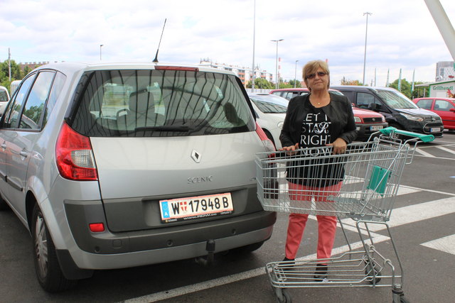 Erika Fritsch ärgert sich, dass Merkur den Schaden an ihrem Auto nicht zahlen möchte.