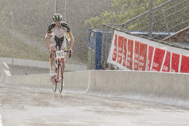 Strömender Regen – da muss ein Radsportler einfach durch! | Foto: Paul Weber