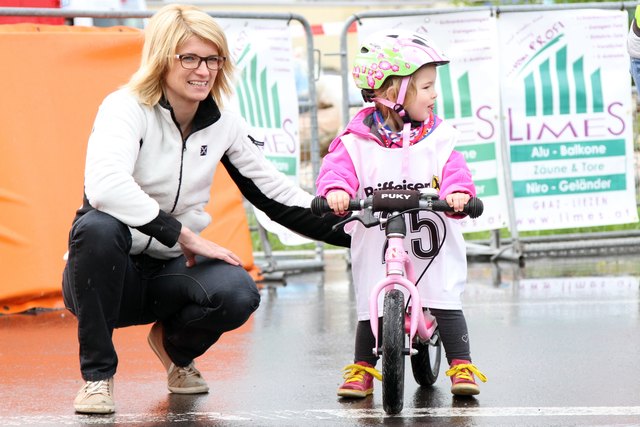 Kindern wird beim Sommerfest in Trieben spielerisch Bewegung schmackhaft gemacht. | Foto: KK