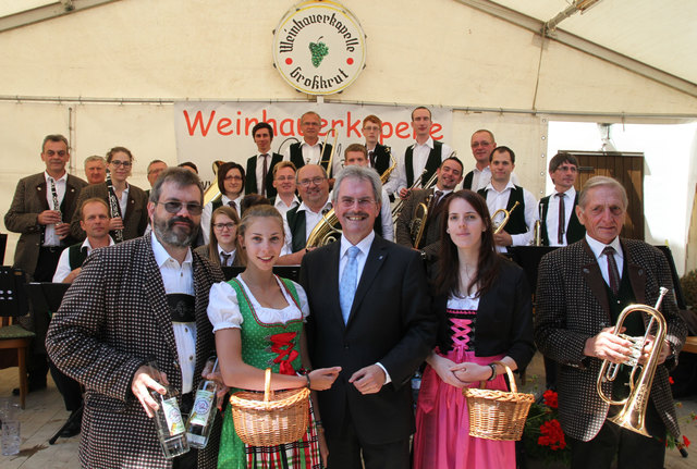 LR Karl Wilfing mit der Weinhauerkapelle Großkrut. | Foto: Land NÖ