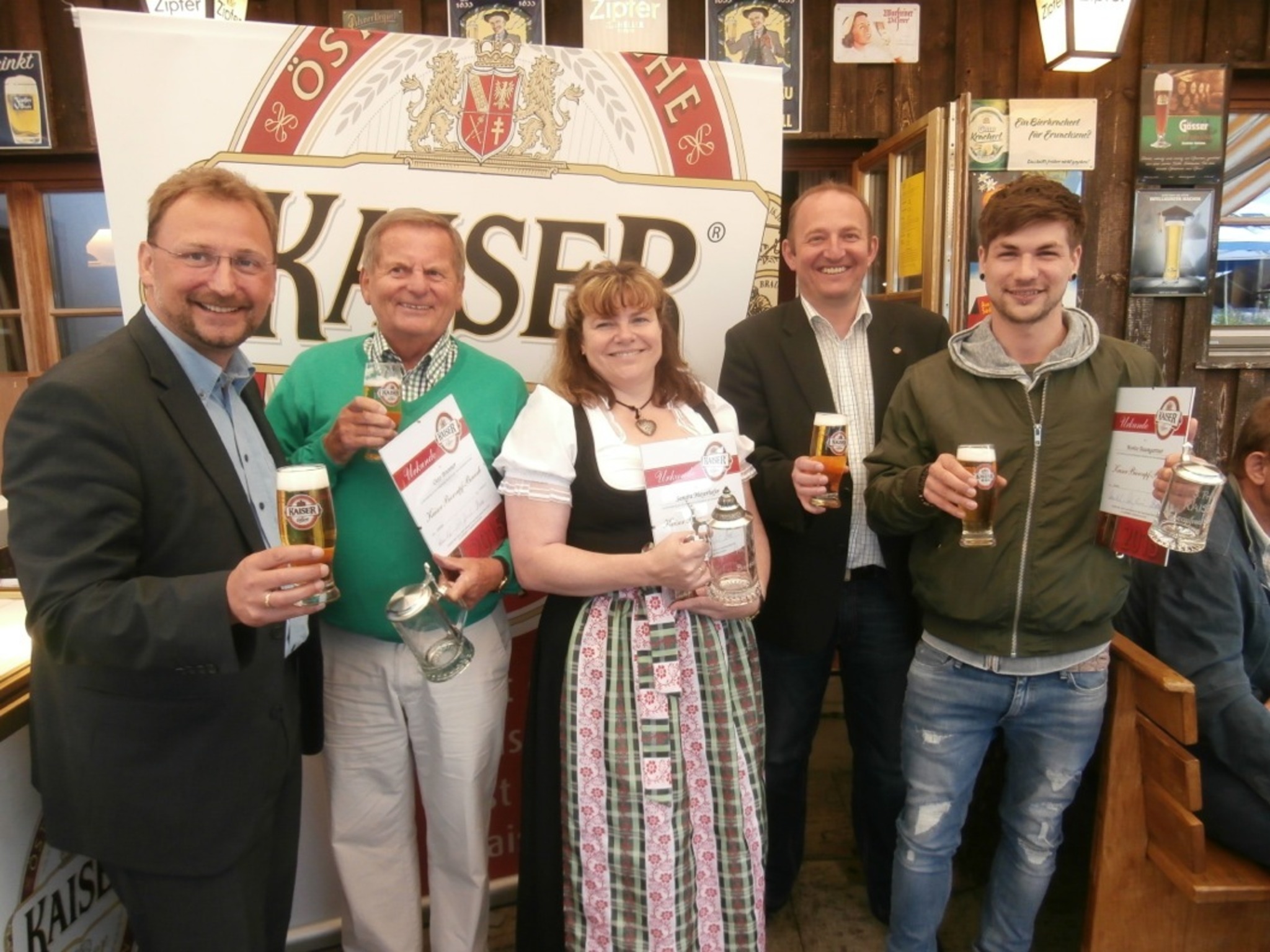 KAISERBierzapfwettbewerb 2015 Sandra Mayerhofer verweist Konkurrenten