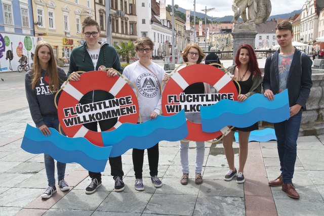 Rettungsringe für Flüchtlinge: Junge Grüne fordern schnelle Hilfe anstatt Hetze und Rassismus.