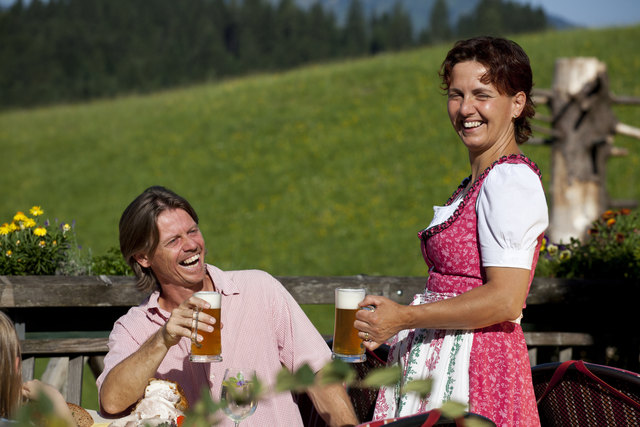 Lassen Sie sich von Ulrike und Manfred Siller mit Köstlichkeiten aus der Region verwöhnen.