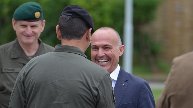 Ankunft: Verteidigungsminister Klug