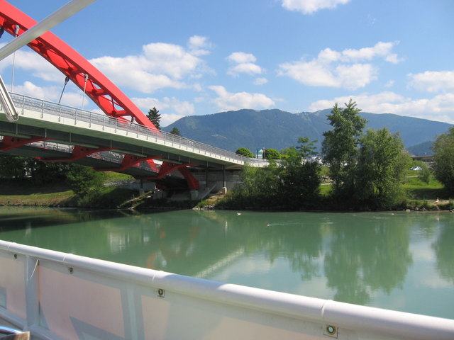 Drau mit Friedensbrücke - Villach