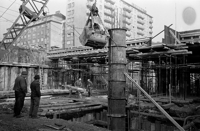Die Bauarbeiten am Matzleinsdorfer Platz. | Foto: WStLA, Filmarchiv der media wien, Wiener Stadt- und Landesarchiv