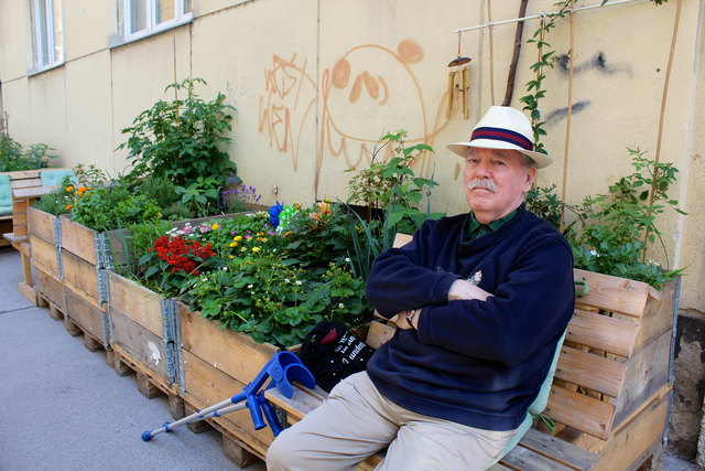 Anrainer William genießt regelmässig eine gemütliche Ruhepause am Kistlgarten.