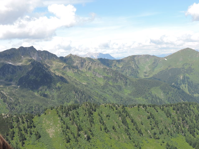 Ein traumhafter Ausblick eröffnet sich dem Wanderer auf den Hochrettelstein.