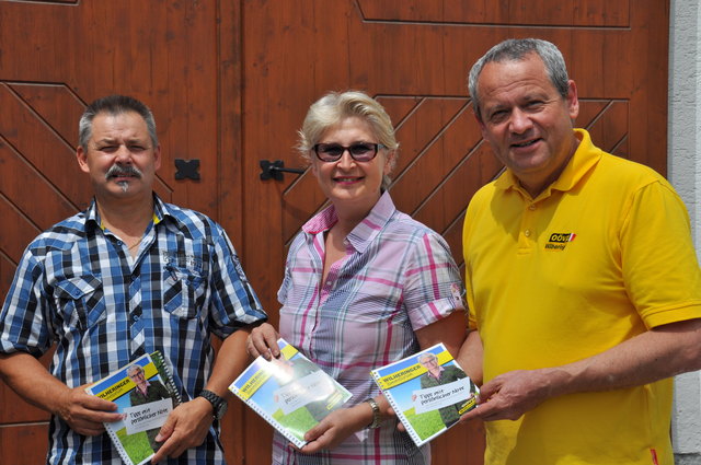 (V. l. n. r.) Gemeinderat Josef Ganglberger, Bürgermeisterkandidatin Renate Kapl und Gemeindeparteiobmann Wolfgang Stanek.
