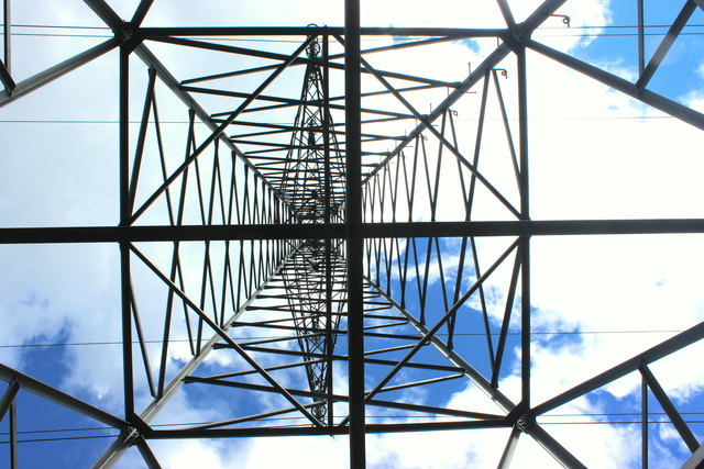 Am Boden liegend dem Knistern der Spannung gelauscht.