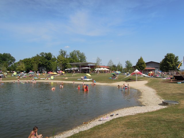 Der Naturbadesee Königsdorf  lädt zum Freizeit- und Badespaß ein. | Foto: Gemeinde Königsdorf