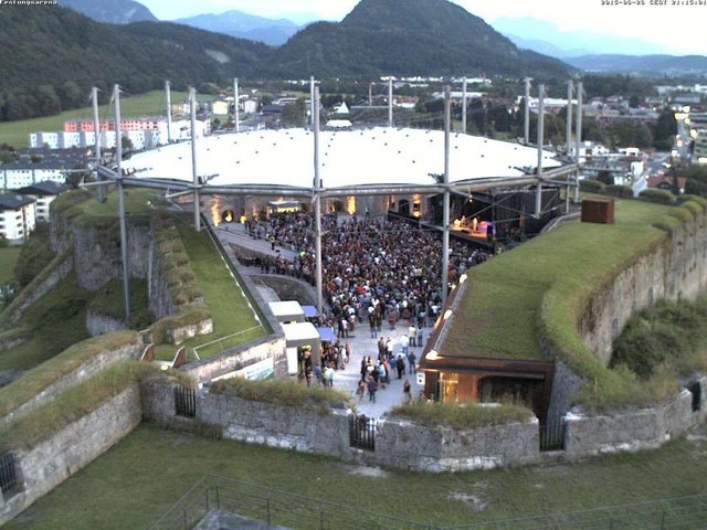 Nur wenige Stunden später wurde dem Areal Leben eingehaucht und rund 1500 Besucher feierten zum gemütlichen Sound von Hans Söllner. | Foto: Stadtwerke Kufstein