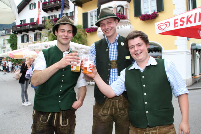 An einer CD arbeiten "Die Haudigen" Max Wintermayr, Thomas Kogler und Georg Rausch.