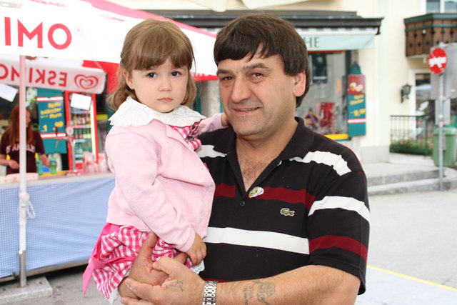 Beim Fest vertreten war auch Dragan Mazzeta mit seinem Enkerl Andriana.