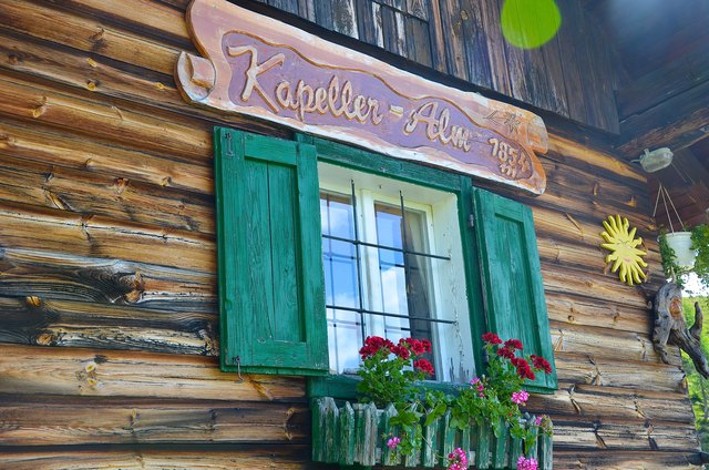 Die Kapeller-Alm. Hier gibt es hausgemachte Ziegenmilchprodukte.