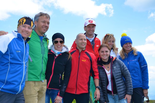 Josef Autischer (Bergbahnen Goldeck), Fritz Strobl, Donna Pirker (WOCHE), Seelsorger Roland Stadler, Heinz Kuttin (hinten), Sandra Kerschbaumer (WOCHE, vorne), Gabi Kuttin (hinten), Angelika Lesky (Bergbahnen Goldeck)