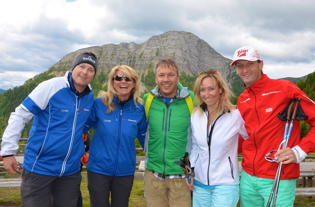 Vor dem Staff: Josef Autischer und Angelika Lesky (Bergbahnen Goldeck), Fritz Strobl, Gabi und Heinz Kuttin.