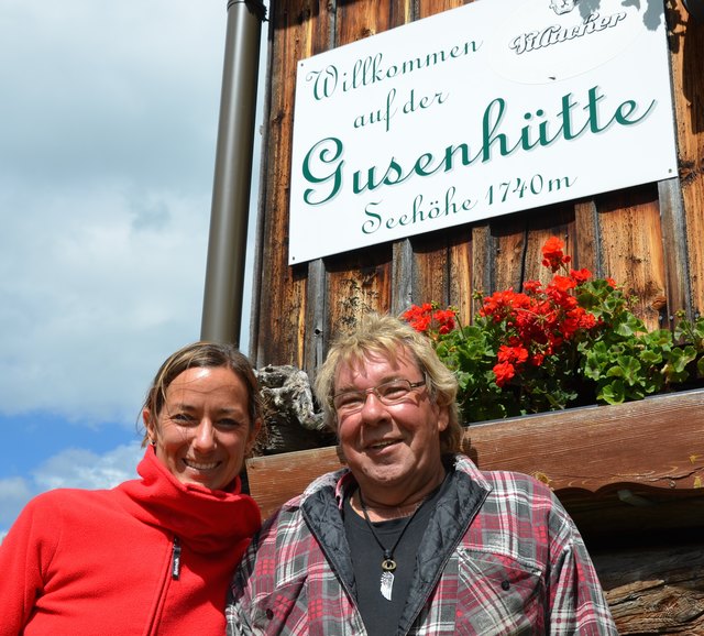 Die Wirtsleute der Gusenhütte: Herwig Kainz (r.) und seine Freundin Michaela.