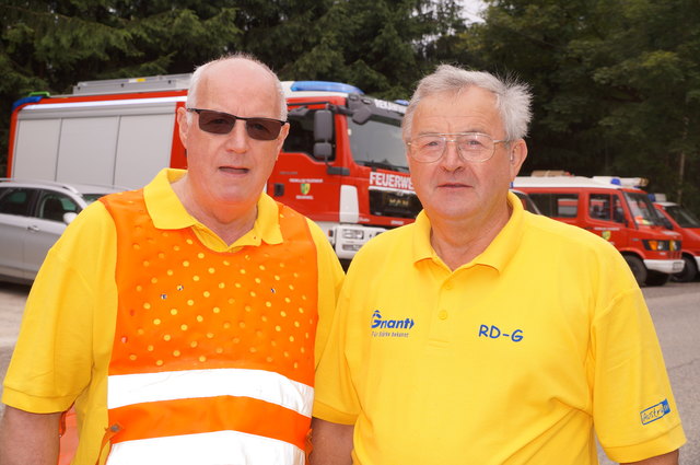 Erich und Franz Kettele halfen bei der Kinderolympiade mit.