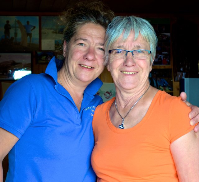 Die freundlichen Hüttenwirtinnen von der Kapeller-Alm: Margit Aichholzer und ihre Mutter Gerlinde.