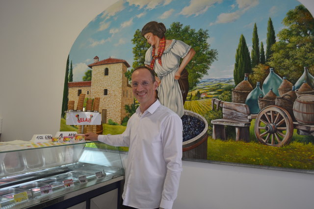 Michael Schüler bietet in seinem Restaurant Kalvarienberg auch italienisches Eis.