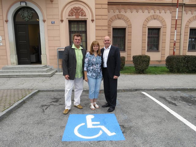 KOBV-Bezirksobmann Karl-Helmuth Hutter, KOBV Oberwart Obfrau Hannelore Kainz und Bürgermeister Georg Rosner | Foto: Kerstin Zsifkovits