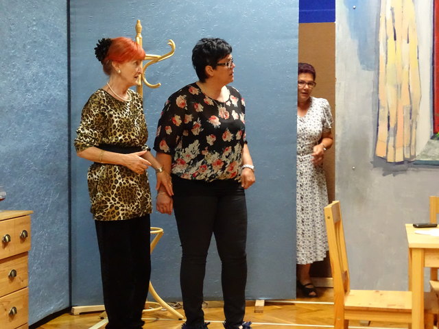 Auguste, Karin (Gabi Jammer) und Maria