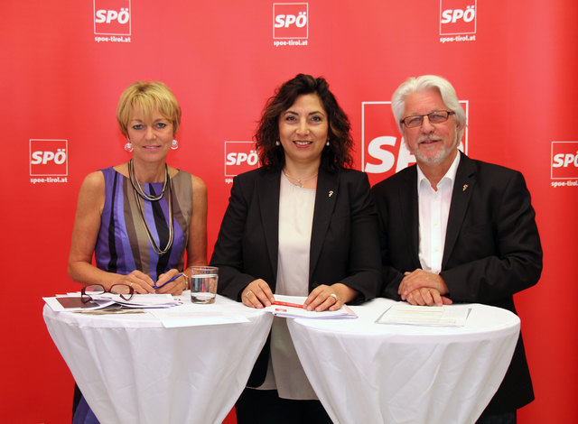 Als Aufgabe der Gesundheitspolitik müssen Schwangerschaftsabbrüche in Tirol endlich an öffentlichen Krankenhäusern ermöglicht werden, fordern Gabi Schiessling, Selma Yildirim und Gerhard Reheis. | Foto: SPÖ/Hitthaler