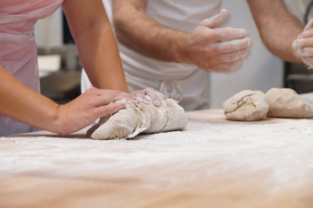 Kneten, Mehl, kneten, Mehl…