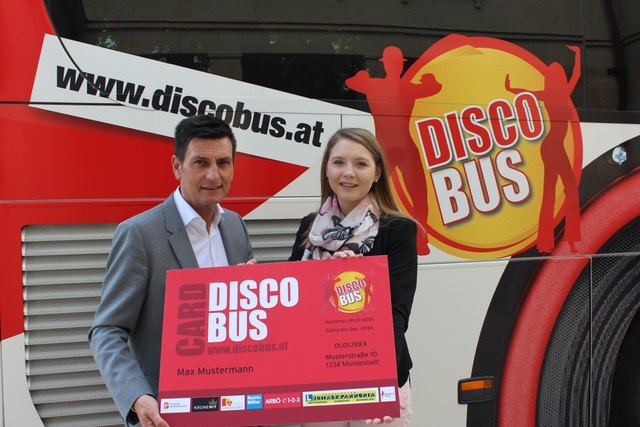 "Mit der Discobus-Card kosten Hin- und Rückfahrt nur zwei Euro“, so Discobus-Obmann Christian Illedits und Geschäftsführerin Theresa Krenn. | Foto: Verein Discobus