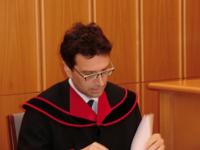 Staatsanwalt Karl Fischer listete die Beträge auf, die drei Opfer dem Beschuldigten leichtgläubig zur Verfügung gestellt hatten.