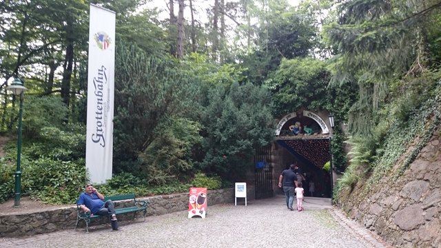 "Die Macht der Vorstellungskraft macht uns grenzenlos!" John Muir (1838 - 1914) – ein kleiner Fotobericht von dem letzten gemeinsamen Besuch der Linzer Märchenwelt, nämlich der Grottenbahn am 26.Juni 2015 mit Familienzentrum Dialog!