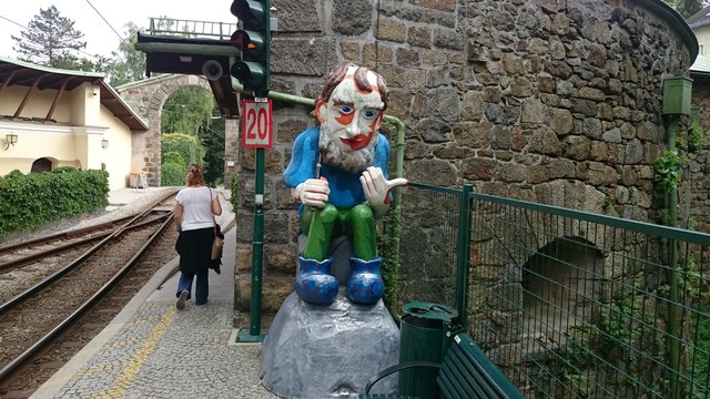 "Die Macht der Vorstellungskraft macht uns grenzenlos!" John Muir (1838 - 1914) – ein kleiner Fotobericht von dem letzten gemeinsamen Besuch der Linzer Märchenwelt, nämlich der Grottenbahn am 26.Juni 2015 mit Familienzentrum Dialog!