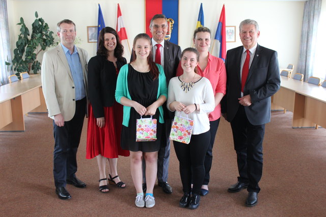Direktor Norbert Suchy, Bettina Krenosz, Angela Biskup, Bürgermeister Ludwig Deltl, Coni Hackl, Gemeinderätin Julia Neidhart und Vizebürgermeister Walter Vock. | Foto: privat