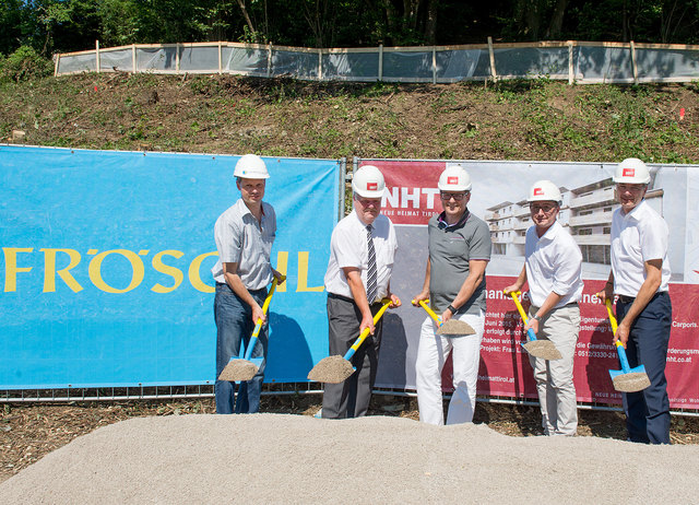Zum Spatenstich trafen sich (von li.): Andreas Haselberger (Firma Fröschl), Bürgermeister Georg Aicher-Hechenberger, NHT-Geschäftsführer Hannes Gschwentner, Architekt Günther Gasteiger sowie NHT-Projektleiter Dietmar Waldeck. | Foto: Vandory