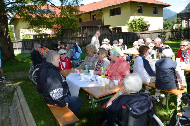 Perfektes Wetter für einen Ausflug in den Seniorenpark. | Foto: Erdogan