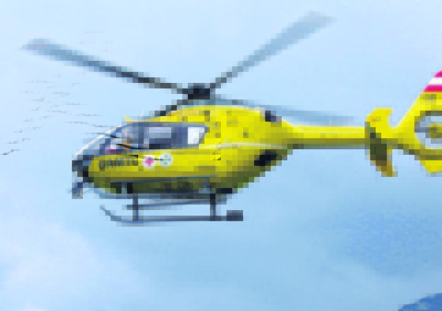 Mit dem Notarzthubschrauber wurde die verletzte Person ins Klinikum Klagenfurt geflogen