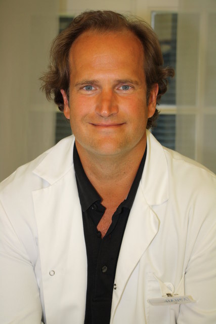 Dr. Franz Stephan Schwarz in seiner Ordination im HANSA Privatklinikum
