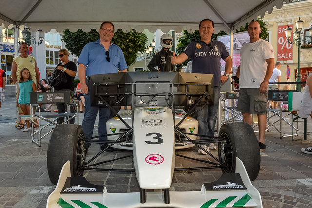 Harald Schinnerl und Ludwig Buchinger düsten im Formel 1 Wagensimulator um die Wette. | Foto: Schlüsselberger