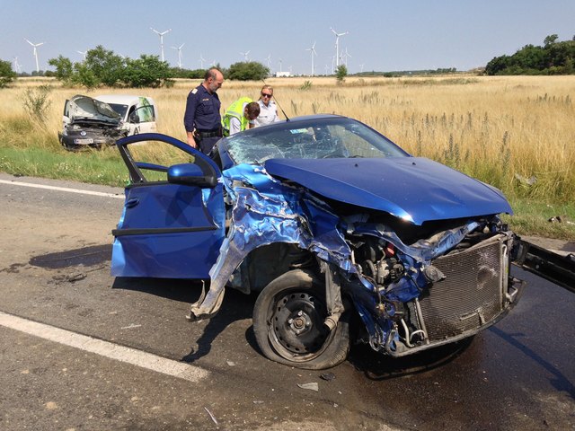 Von den Unfallfahrzeugen blieb nicht viel übrig. | Foto: Johnny Saunderson