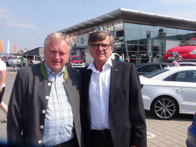 Gratulanten: RSTL Josef Majcan (l.) und Spartenobmann Gerhard Wohlmuth.