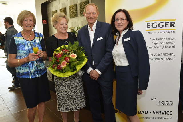 In Feierlaune: Gerda Marschik, Sigrun Egger, Alfred Egger, Ingrid Hochsteiner