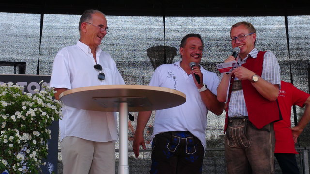 RA Kortschak, DJ Tom und Paul Prattes bei der Verlosung der tollen Preise des Gewinnspiels.
